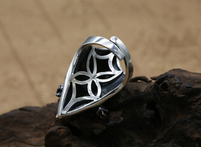 La bague rétro pour homme en argent sterling 925 est capricieuse à première vue