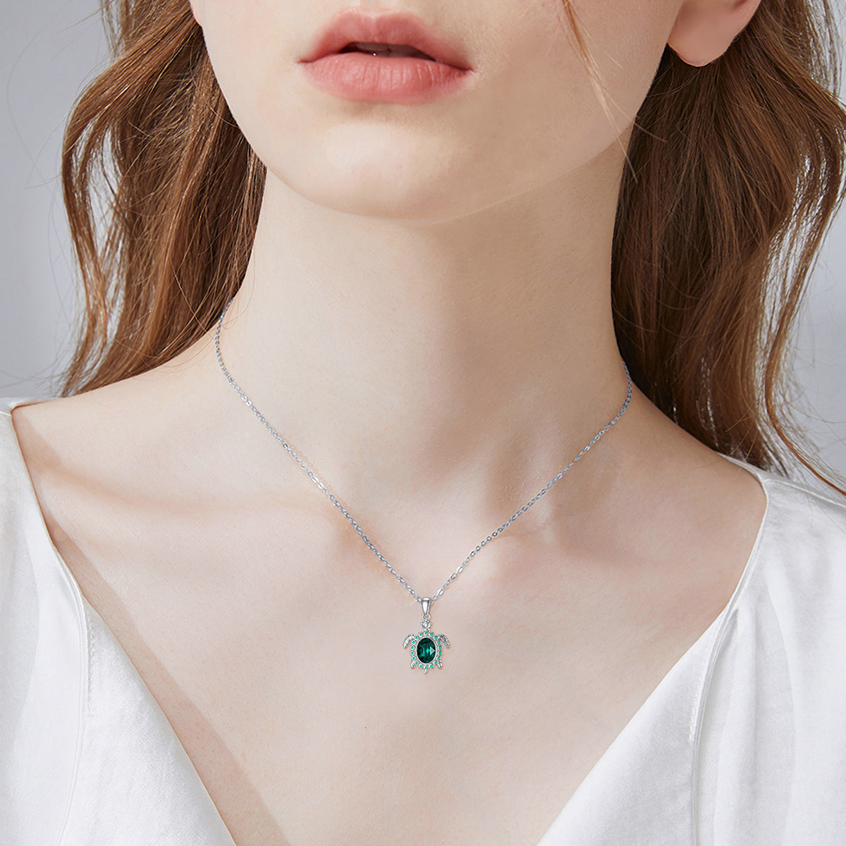 Collar de tortuga de cristal verde en plata de ley 925 para mujer