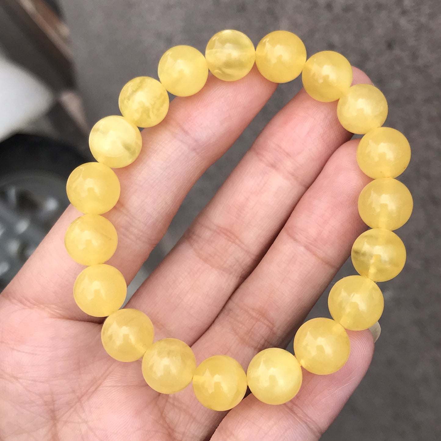 Men's And Women's Russian Chicken Oil Yellow Beeswax Jewelry