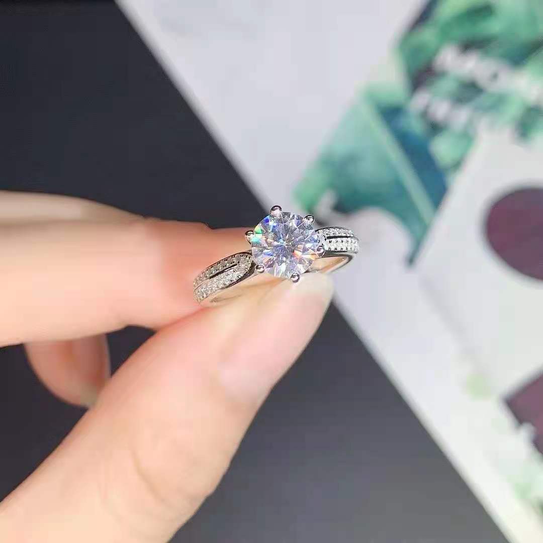 Bague de luxe avec monture en moissanite de couleur D et clarté FL