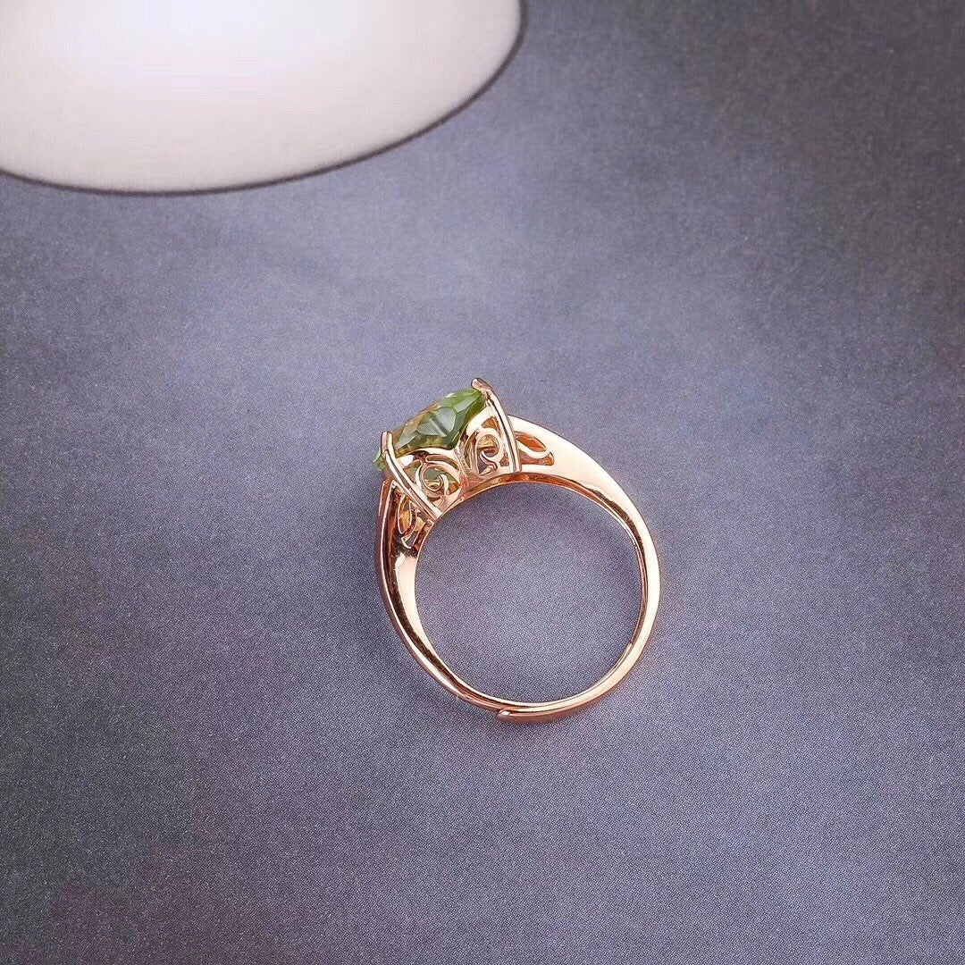 Peridot Ladies Ring With Heart Shape