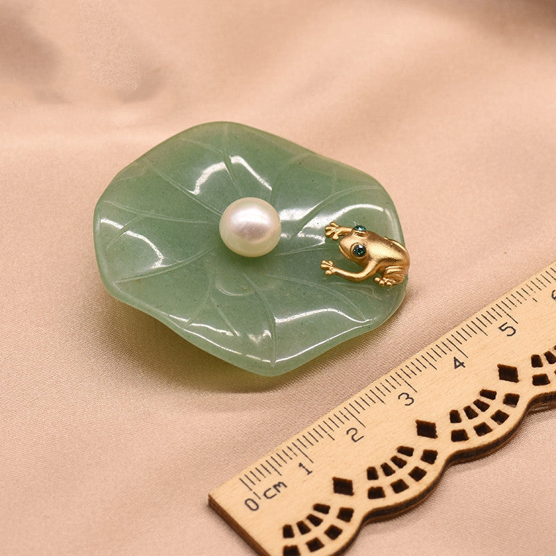 Natural pearl green jade frog brooch