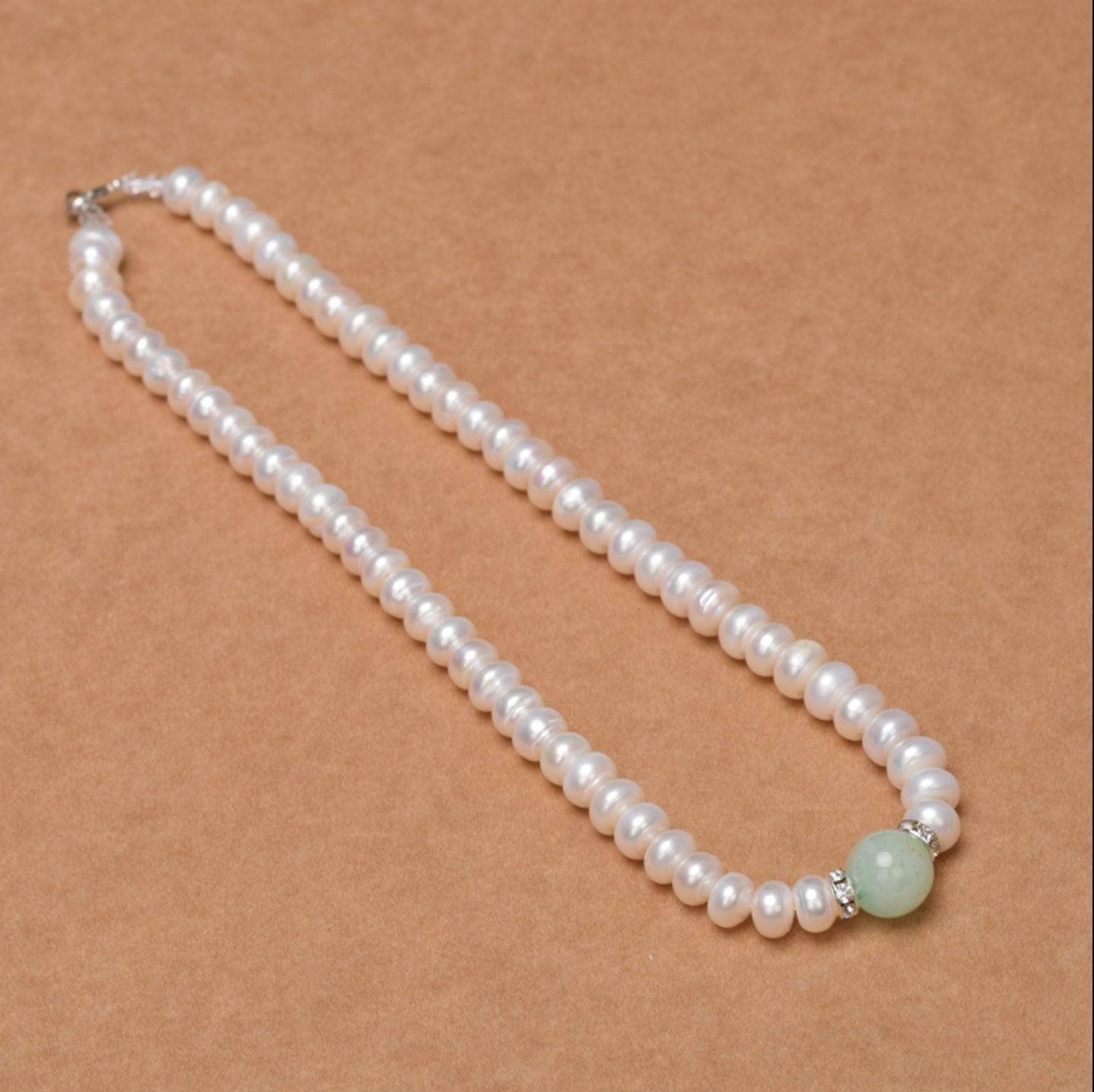 Collier de perles rondes blanches naturelles