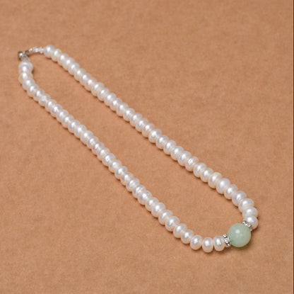 Collier de perles rondes blanches naturelles