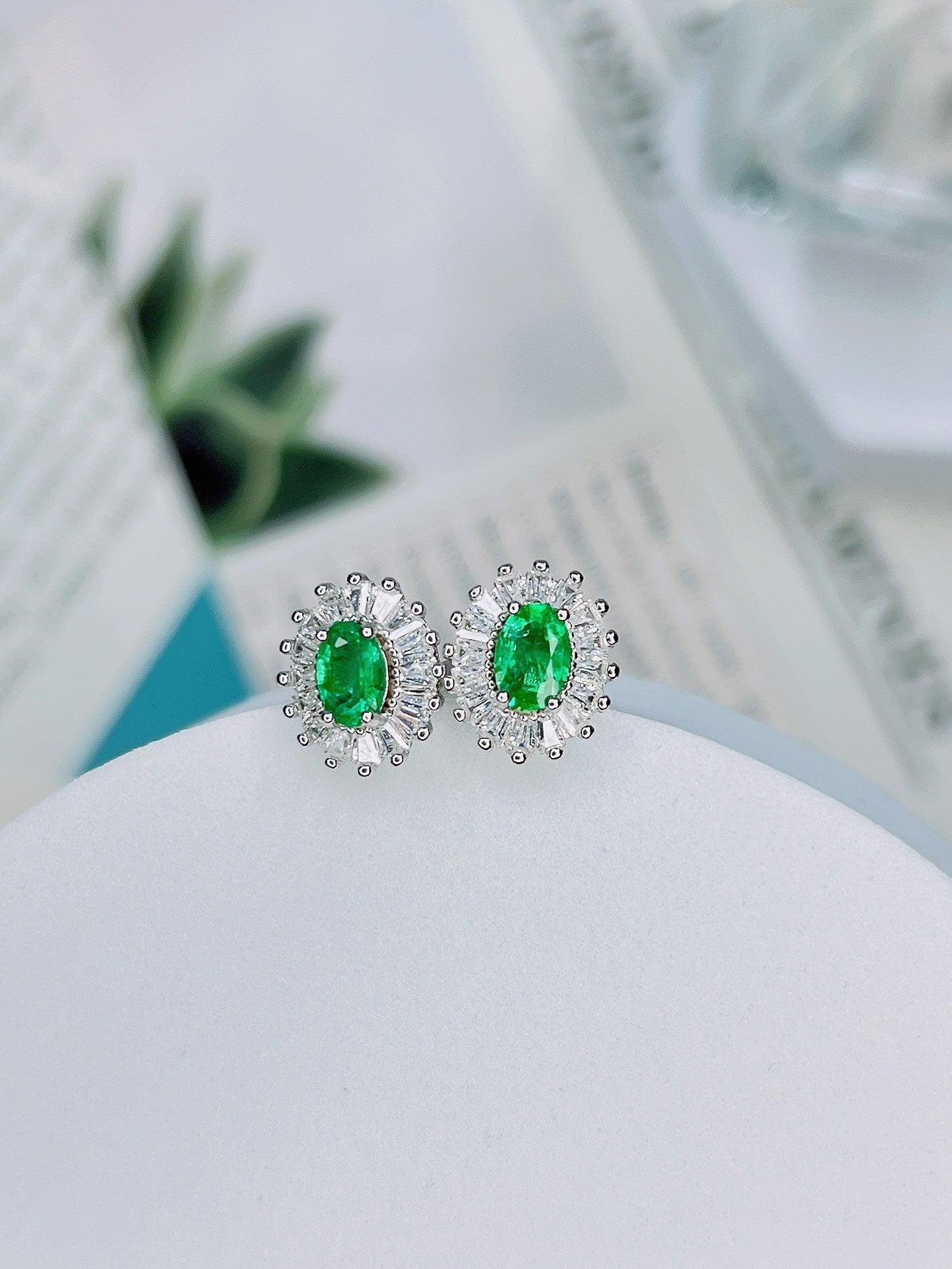 S925 Silver Natural Emerald Stud Earrings