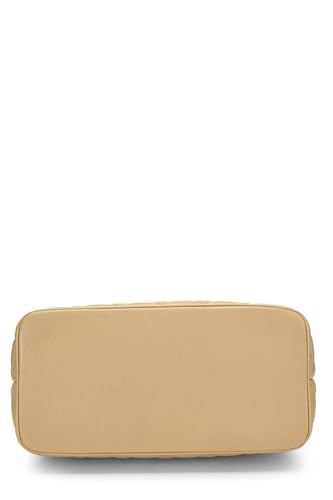 Chanel, sac fourre-tout matelassé à médaillon en caviar beige d'occasion, beige