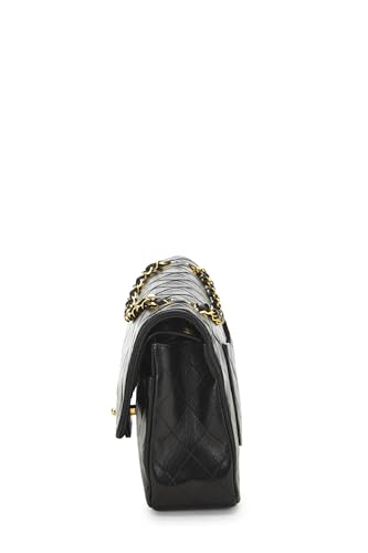 Chanel, sac à main classique à double rabat en cuir d'agneau matelassé noir de taille moyenne, noir