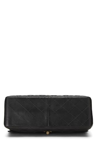 Chanel, sac à rabat classique double face en cuir d'agneau matelassé noir de taille moyenne, noir