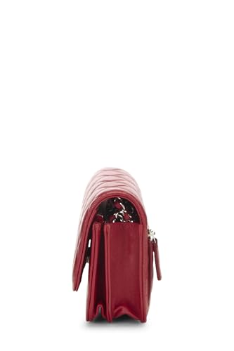 Chanel, Portefeuille classique sur chaîne (WOC) Mini en cuir d'agneau matelassé rouge d'occasion, rouge