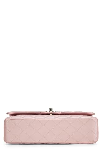 Chanel, sac à main matelassé rose irisé à double rabat classique de taille moyenne, rose