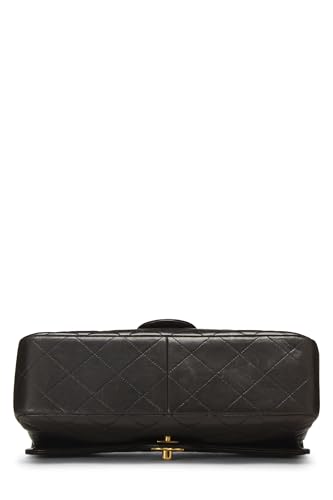 Chanel, sac à rabat classique double face en cuir d'agneau matelassé noir de taille moyenne, noir