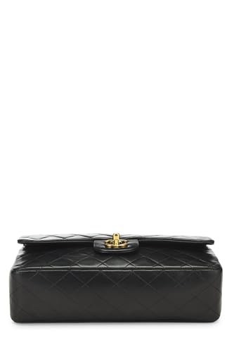 Chanel, sac à main classique à double rabat en cuir d'agneau matelassé noir de taille moyenne, noir