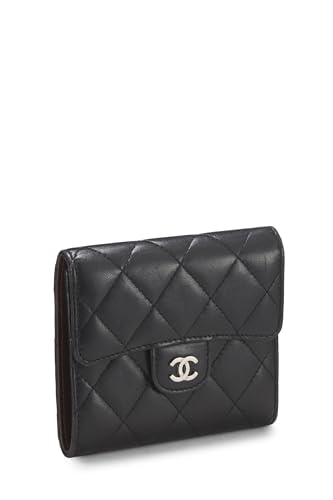 Chanel, Cartera compacta clásica con solapa y piel de cordero acolchada en negro Pre-Loved, Negro