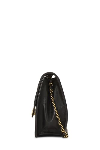 Chanel, sac à rabat matelassé en cuir d'agneau noir de taille moyenne, d'occasion, noir