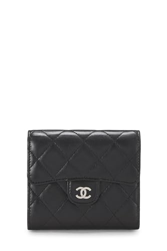 Chanel, portefeuille compact à rabat classique en cuir d'agneau matelassé noir d'occasion, noir