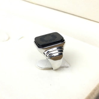 Anillo de plata para hombre con ónix negro