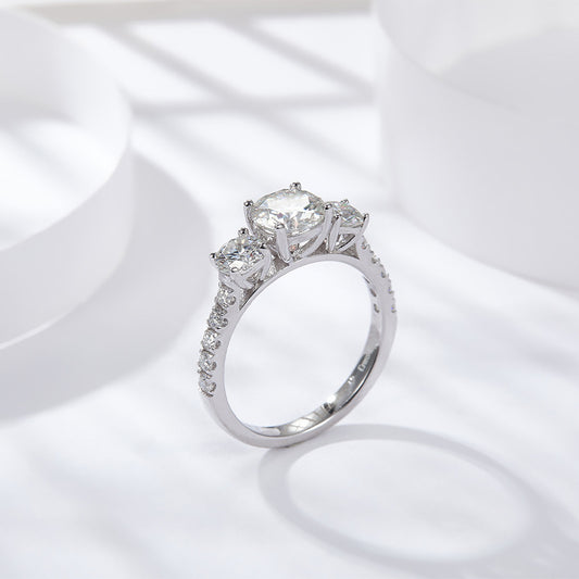 Bague pour femme en or 18 carats avec moissanite fermée