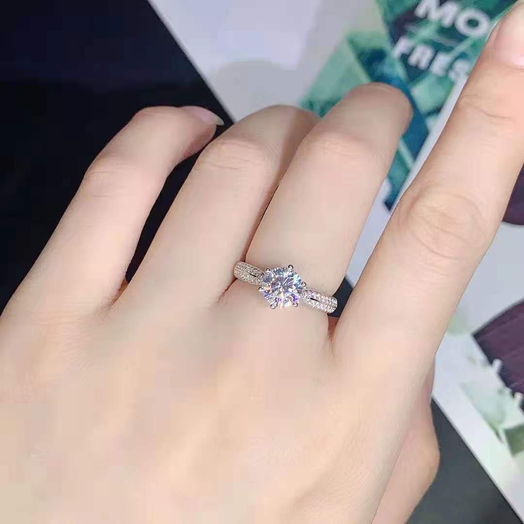 Bague de luxe avec monture en moissanite de couleur D et clarté FL