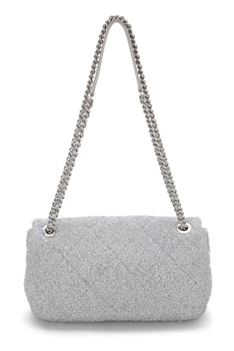 Chanel, sac à rabat classique Pluto Glitter Silver Knit Medium d'occasion, argent