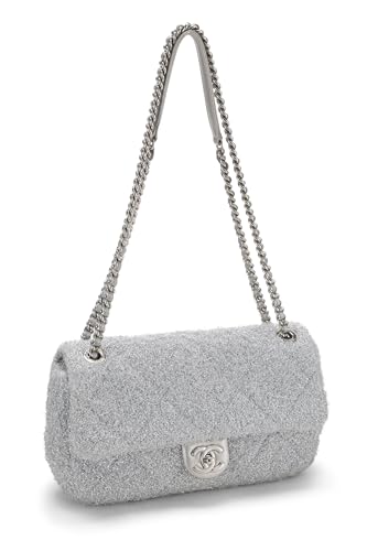 Chanel, sac à rabat classique Pluto Glitter Silver Knit Medium d'occasion, argent