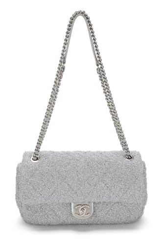 Chanel, sac à rabat classique Pluto Glitter Silver Knit Medium d'occasion, argent