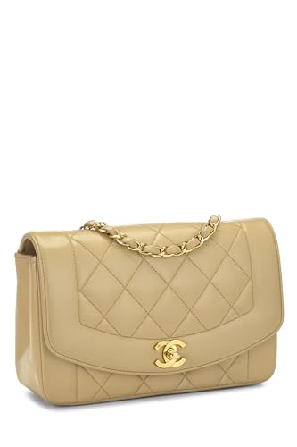 Chanel, Petit sac à rabat classique en cuir d'agneau matelassé beige d'occasion, beige