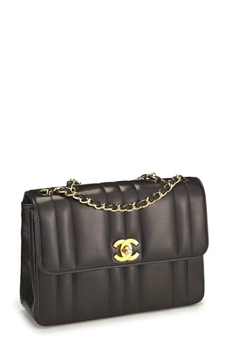 Chanel, Media solapa pequeña Pre-Loved de piel de cordero acolchada vertical negra, Negro