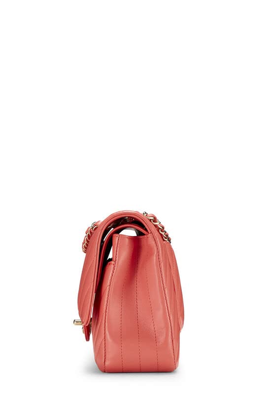 CHANEL, Pre-Loved Pink Chevron Lambskin Classic Double Flap Medium, Pink