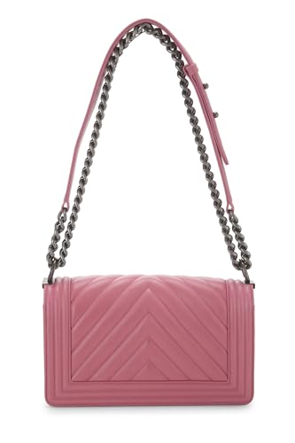 Chanel, sac Boy en cuir de veau rose à chevrons de taille moyenne, d'occasion, rose