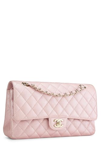 Chanel, sac à main matelassé rose irisé à double rabat classique de taille moyenne, rose