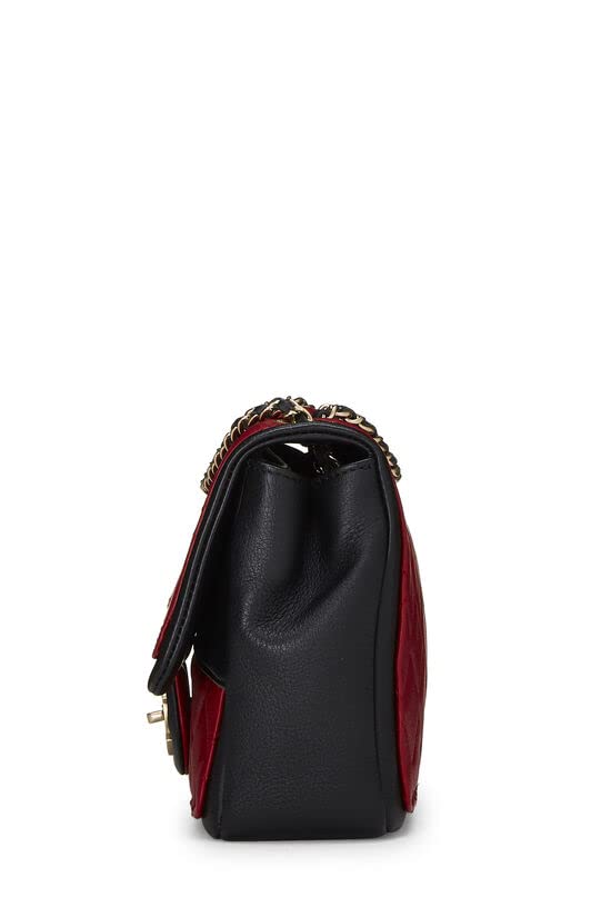 CHANEL, Sac à rabat graphique en cuir d'agneau matelassé rouge et noir d'occasion, taille M, rouge