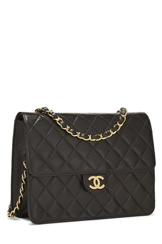 Chanel, Media solapa pequeña de piel de cordero acolchada negra Pre-Loved, Negro