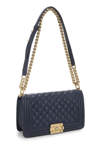 Chanel, sac Boy Caviar matelassé bleu marine de taille moyenne, d'occasion