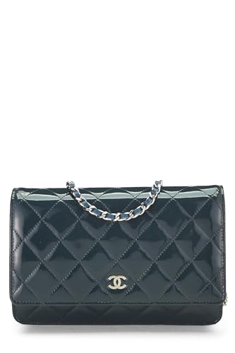 Chanel, Portefeuille en cuir verni matelassé bleu sur chaîne d'occasion (WOC), Bleu