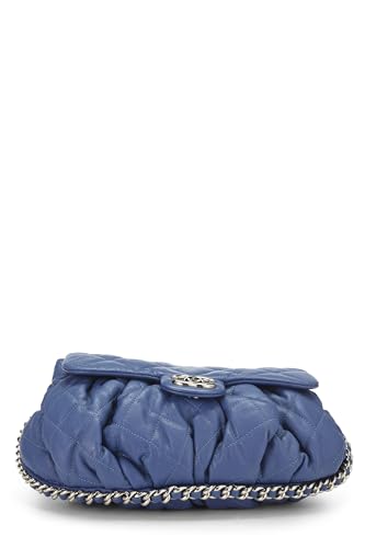 Chanel, Bolso de hombro con cadena alrededor de piel de becerro acolchada azul Pre-Loved, Azul