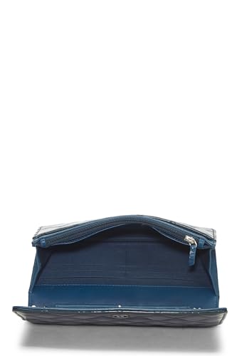 Chanel, Portefeuille en cuir verni matelassé bleu sur chaîne d'occasion (WOC), Bleu