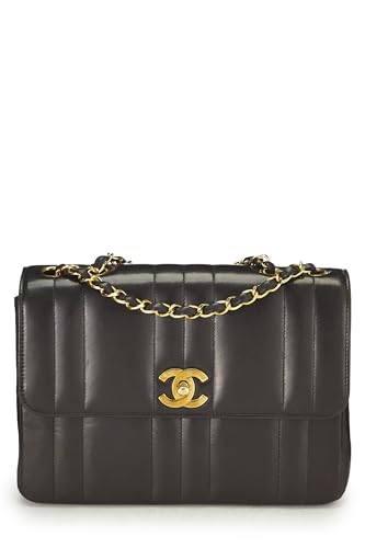 Chanel, Petit sac à rabat vertical en cuir d'agneau matelassé noir d'occasion, noir