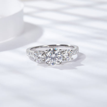 Bague pour femme en or 18 carats avec moissanite fermée