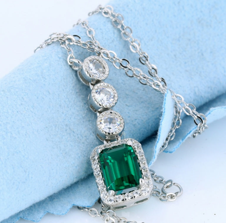 Synthetic Recycled Emerald Pendant 1 Karat Fully-inlaid 1 Karat S925 Silver Plating