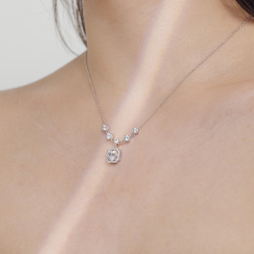 Silver S925 Round Zirconium Inlaid Large Main Stone Design Niche Exquisite High-grade Clavicle Necklace