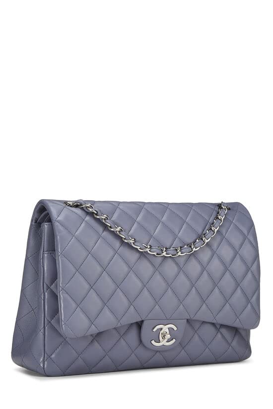 CHANEL, Maxi classique à double rabat en cuir d'agneau matelassé violet d'occasion, violet