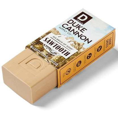 Jabón en barra Duke Cannon Big Brick para hombres, aroma a diente de sierra, aire alpino y madera de cedro, 10 oz