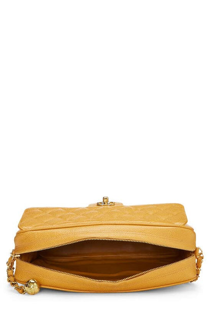 CHANEL, Bolso grande para cámara con bolsillo de caviar acolchado amarillo Pre-Loved, Amarillo