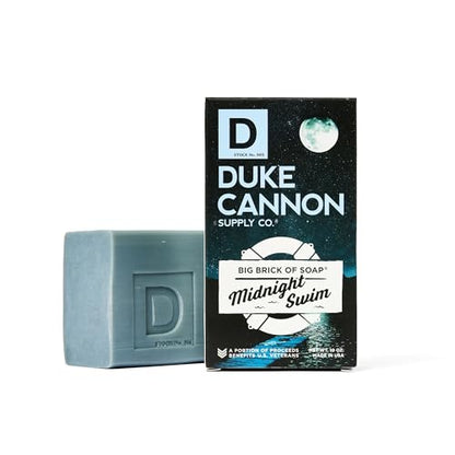 Jabón Duke Cannon Big Brick of Soap Midnight Swim: refrescante aroma acuático con notas verdes, barra de jabón para hombres de 10 oz (paquete de 3)