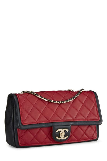 CHANEL, Solapa mediana con gráfico de piel de cordero acolchada en rojo y negro Pre-Loved, Rojo