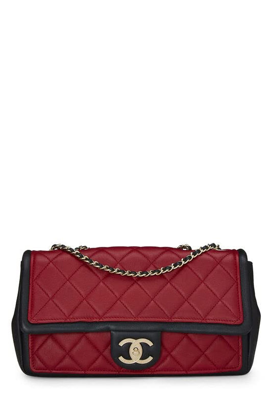 CHANEL, Sac à rabat graphique en cuir d'agneau matelassé rouge et noir d'occasion, taille M, rouge