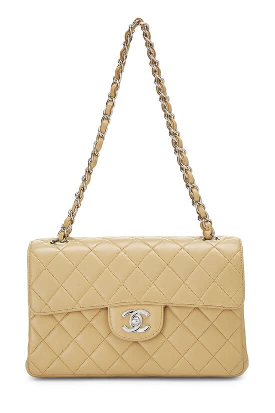 CHANEL, Petit sac à rabat classique double face en cuir d'agneau matelassé beige d'occasion, beige