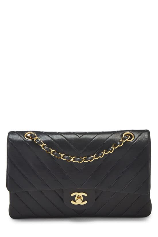 CHANEL, Sac à main classique à double rabat en cuir d'agneau à chevrons noir, taille M, d'occasion, noir