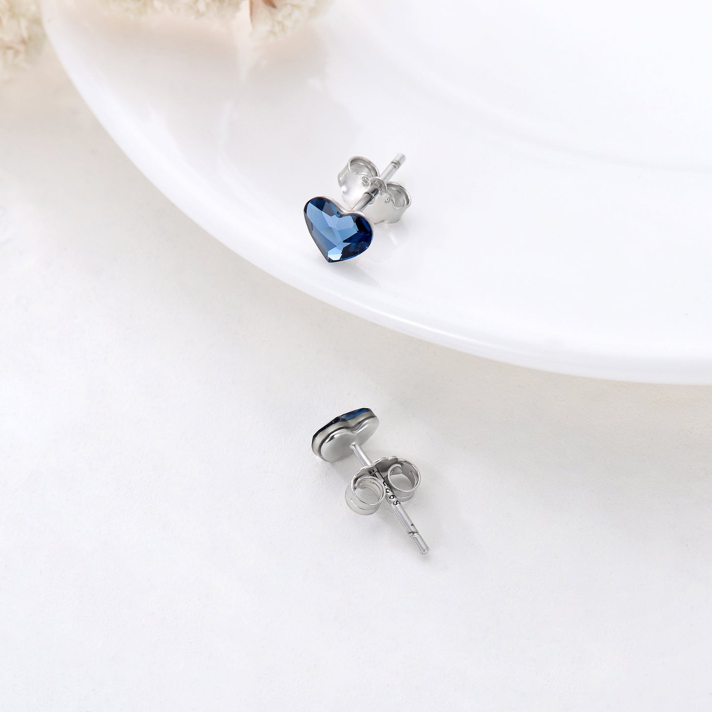 Boucles d'oreilles à tige en argent sterling et cristal bleu en forme de petit cœur pour oreilles sensibles