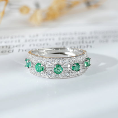 Light And Extravagant Style, Small Design Sense, Emerald Row Ring